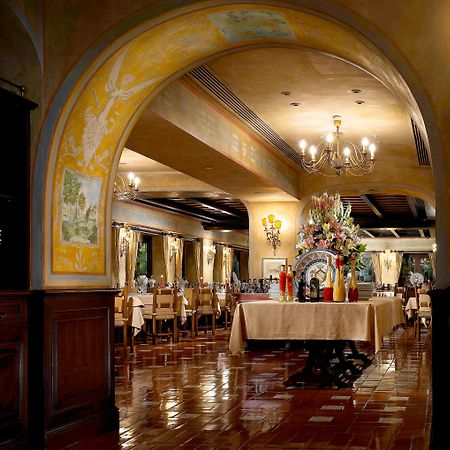 The Royal Garden Hotel Hongkong Étterem fotó Interior of the restaurant