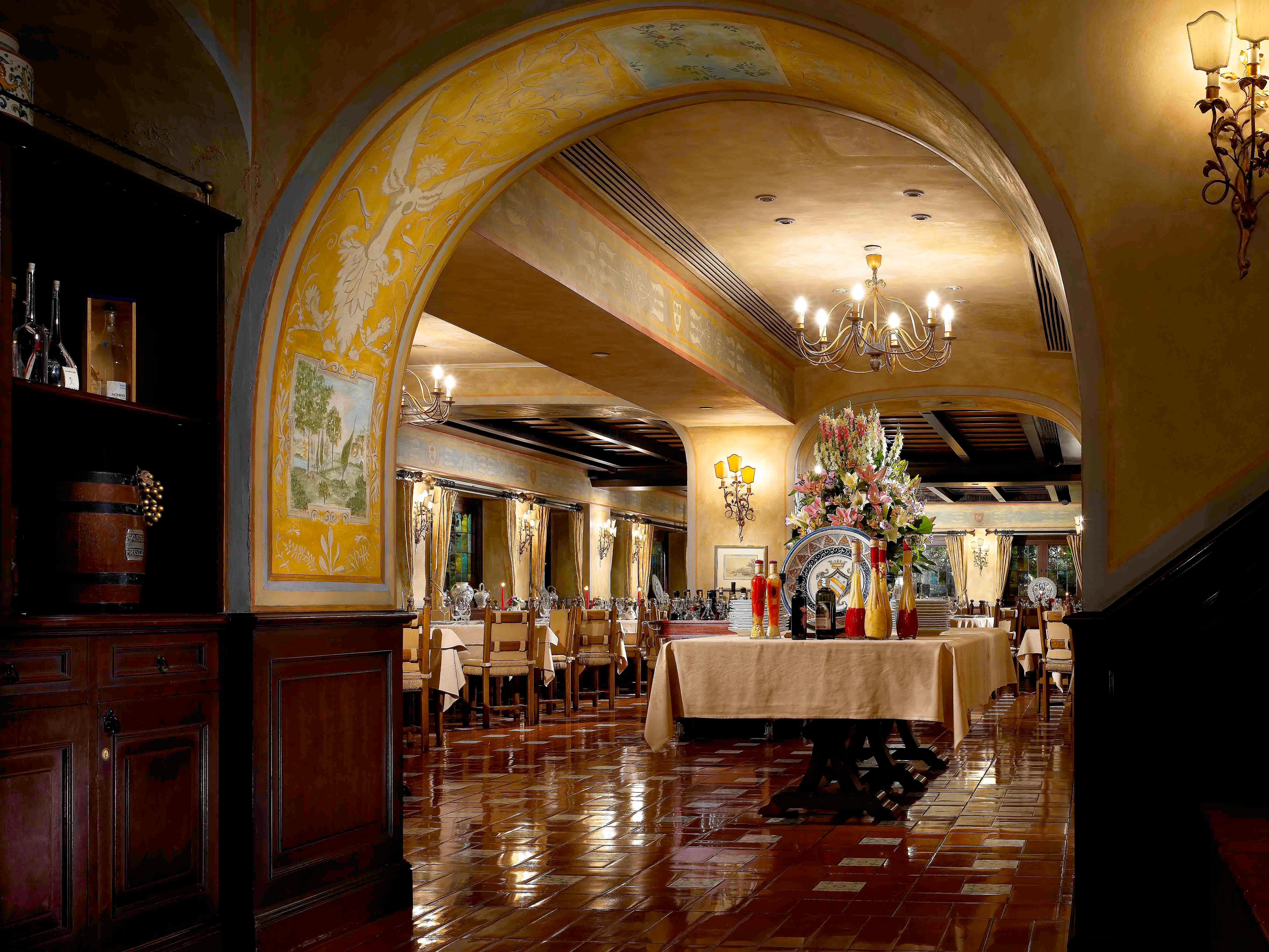 The Royal Garden Hotel Hongkong Étterem fotó Interior of the restaurant