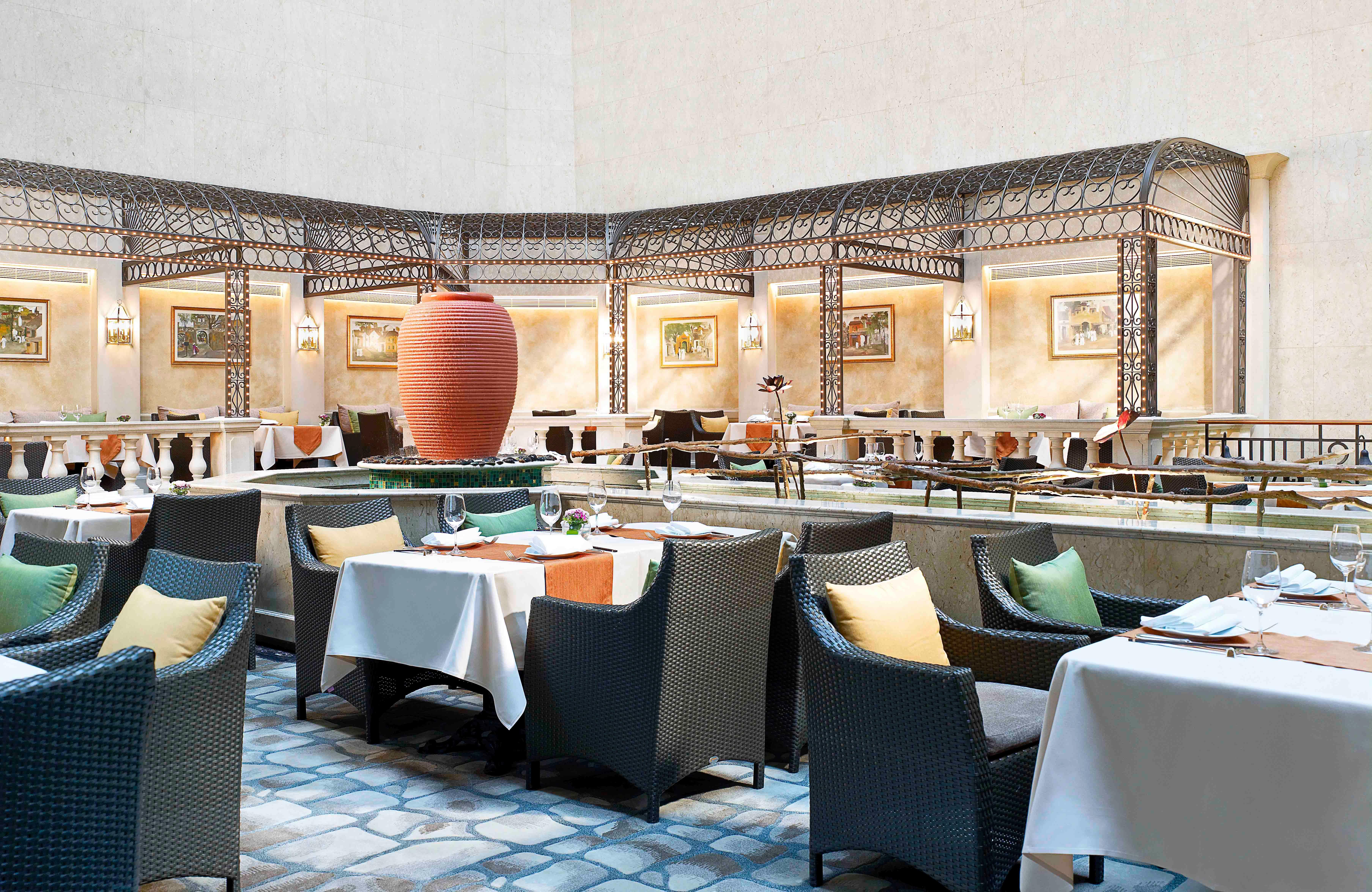 The Royal Garden Hotel Hongkong Étterem fotó The restaurant