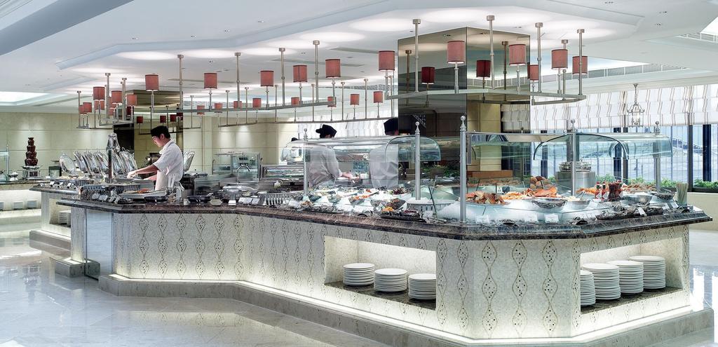 The Royal Garden Hotel Hongkong Étterem fotó A buffet at a hotel