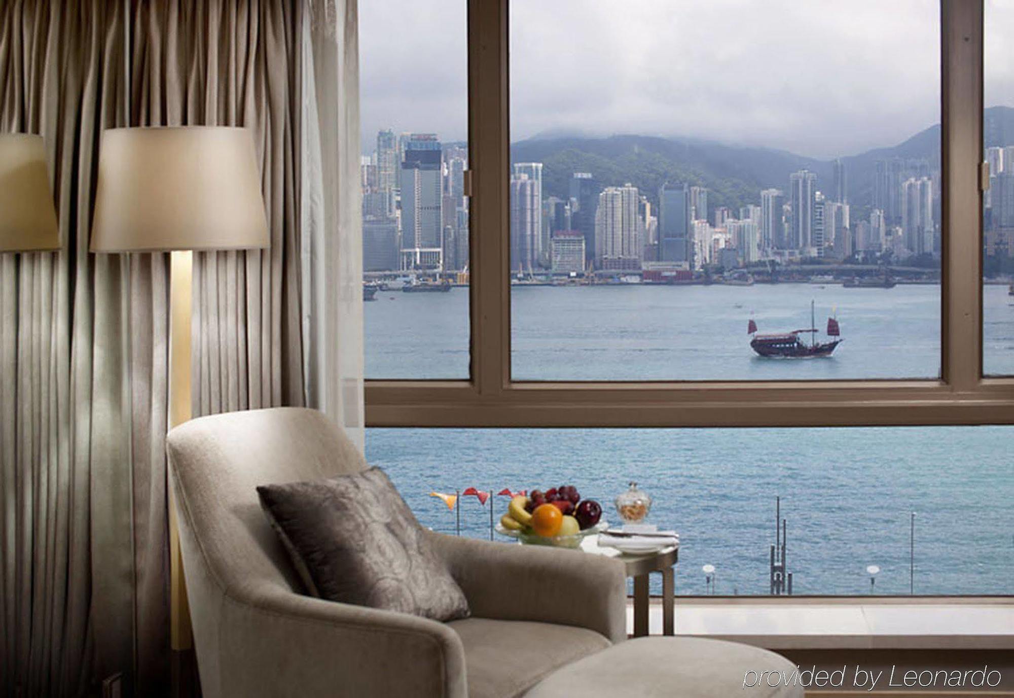 The Royal Garden Hotel Hongkong Szoba fotó View from a suite