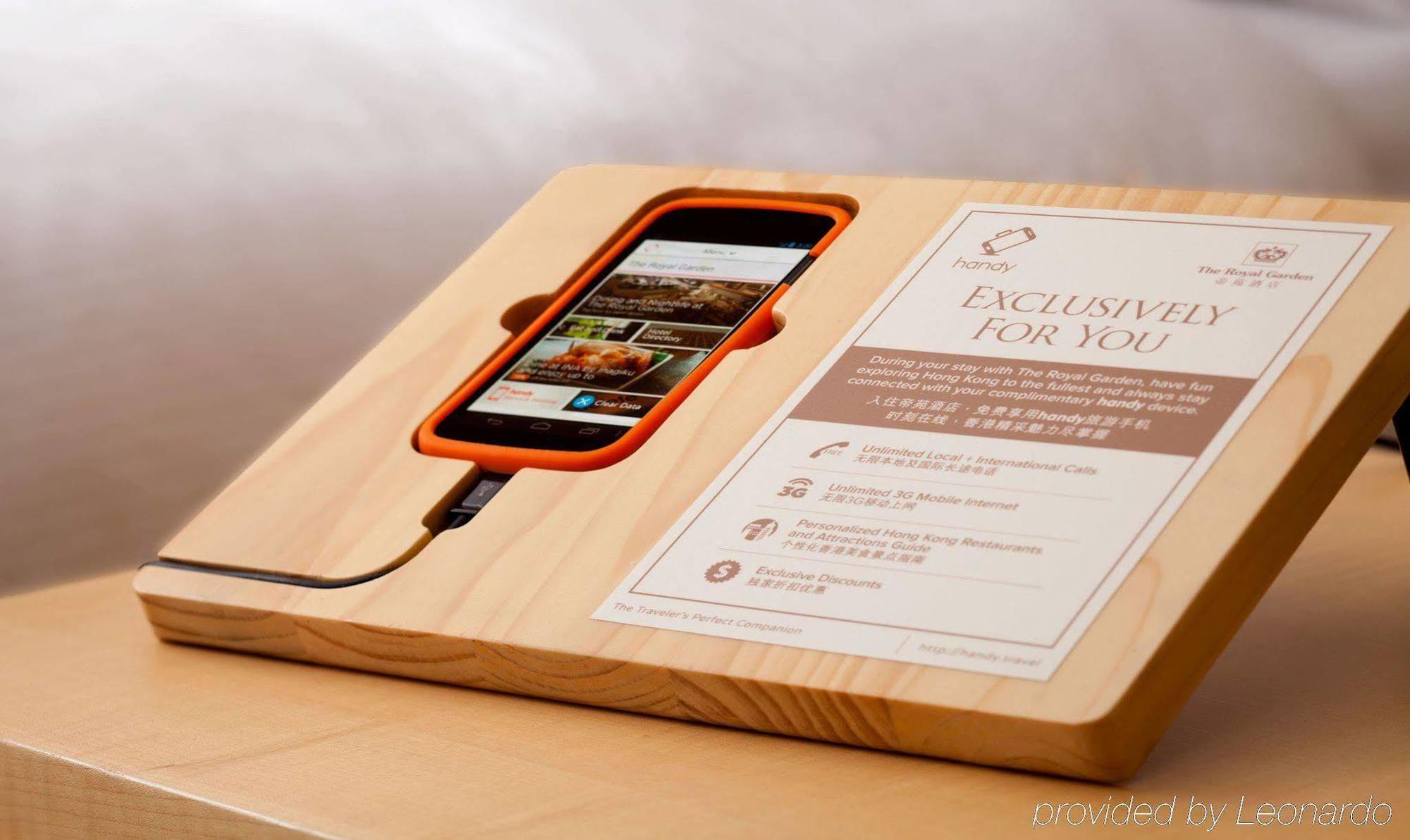 The Royal Garden Hotel Hongkong Kültér fotó A wooden tablet stand