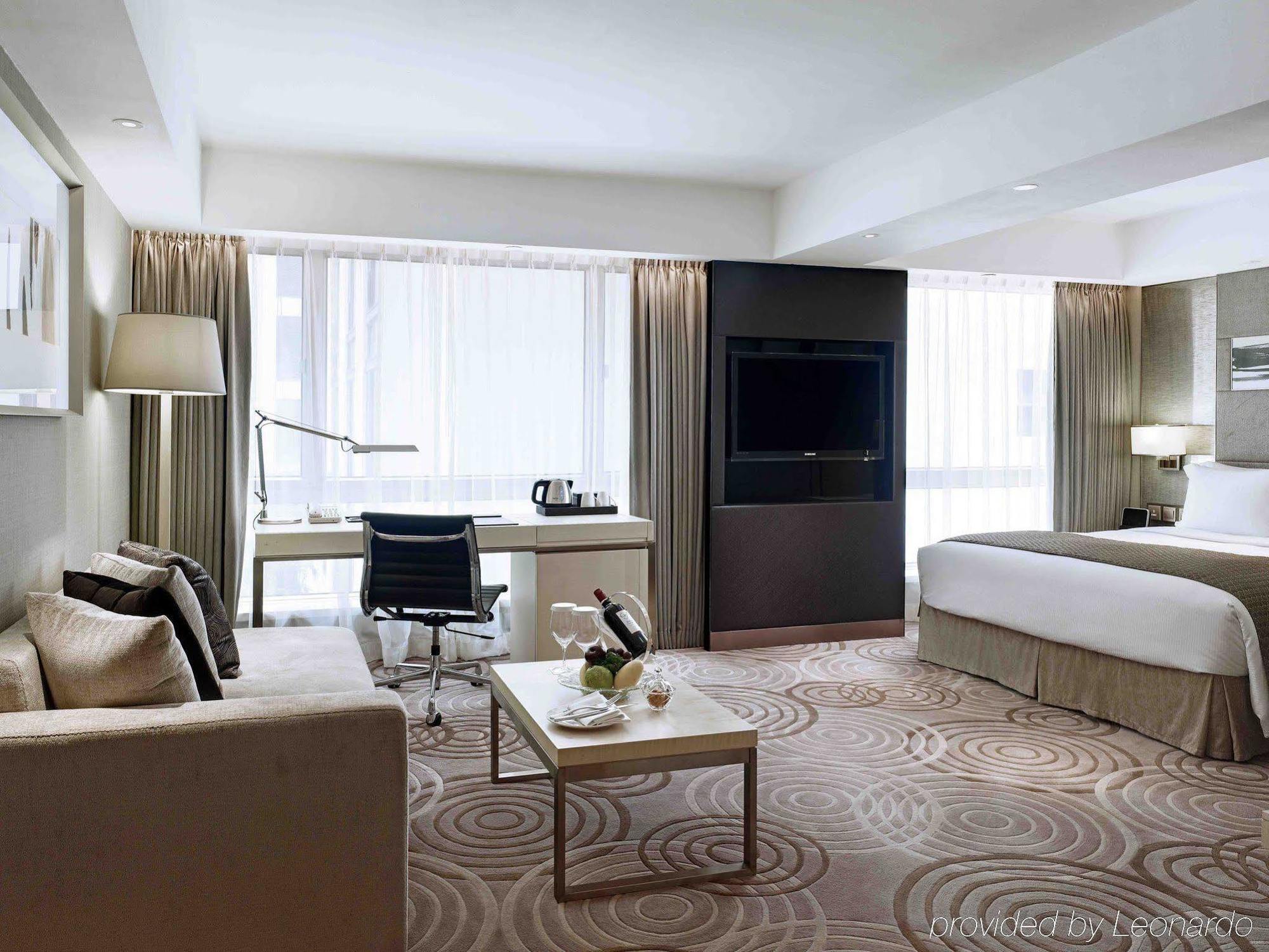 The Royal Garden Hotel Hongkong Szoba fotó Deluxe Suite